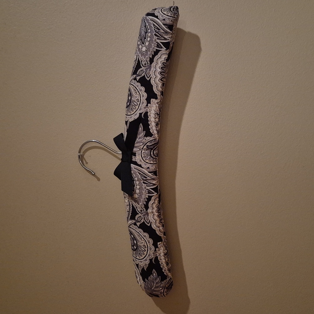 BEAUTIFUL Retro Fabric Padded Garment Hangers, Set of 8 - Picture 9 of 16